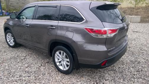 Gray 2016 Toyota Highlander LE