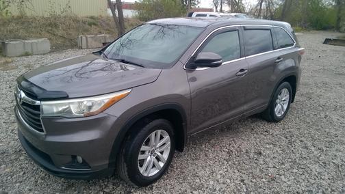 Gray 2016 Toyota Highlander LE