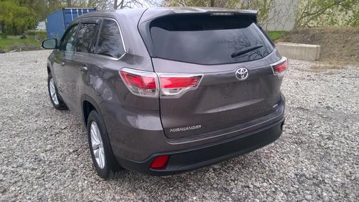 Gray 2016 Toyota Highlander LE