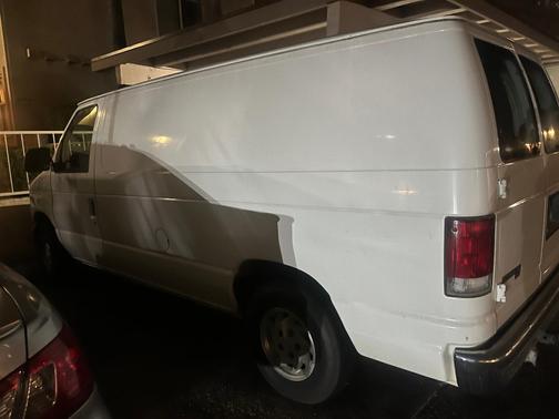 White 1998 Ford E150 Base