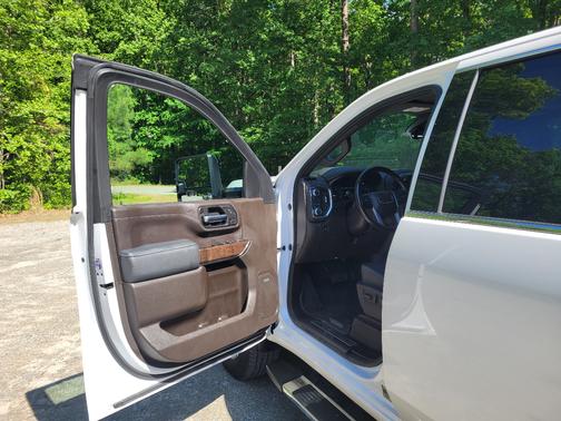 White 2021 GMC Sierra 2500 Denali