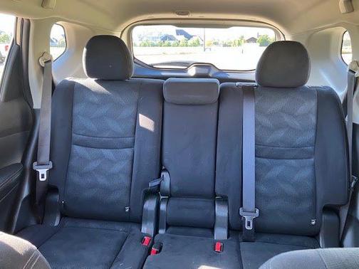 Gray 2016 Nissan Rogue S