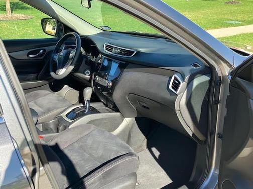 Gray 2016 Nissan Rogue S