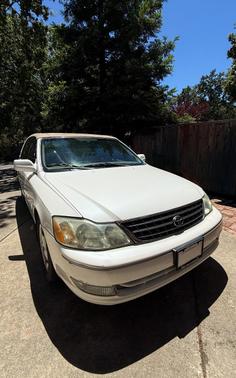 White 2004 Toyota Avalon XLS