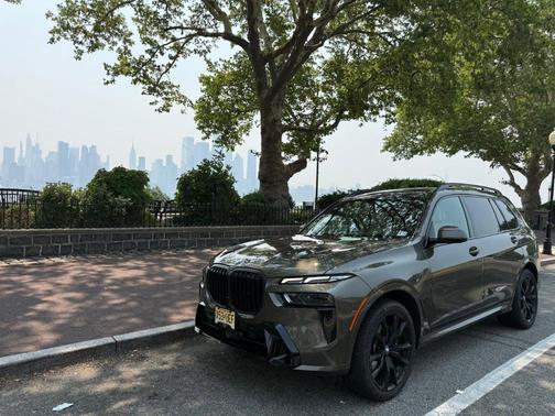 Green 2025 BMW X7 xDrive40i