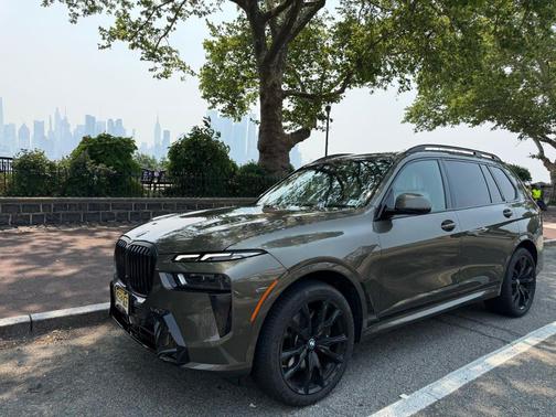 Green 2025 BMW X7 xDrive40i
