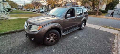 2008 Nissan Pathfinder SE