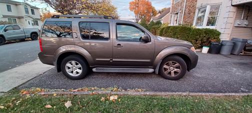 2008 Nissan Pathfinder SE