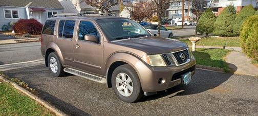 2008 Nissan Pathfinder SE