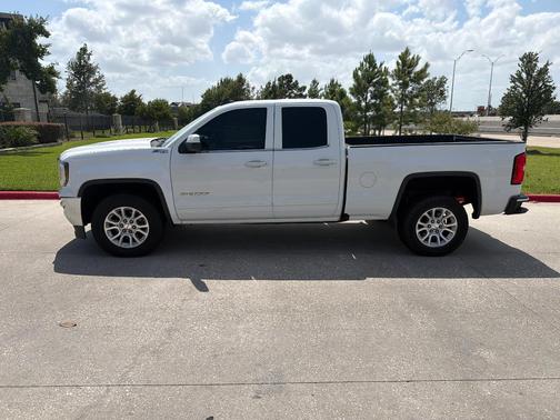 White 2018 GMC Sierra 1500 SLE