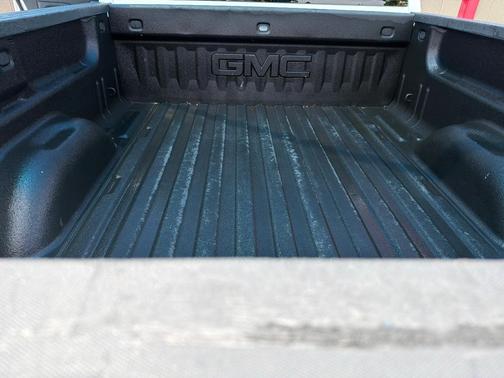 White 2018 GMC Sierra 1500 SLE