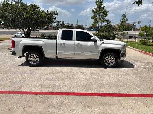 White 2018 GMC Sierra 1500 SLE