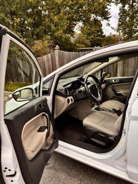 White 2014 Ford Fiesta SE