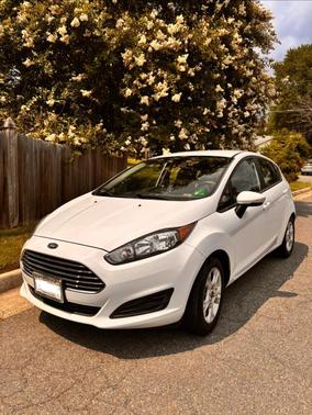 White 2014 Ford Fiesta SE