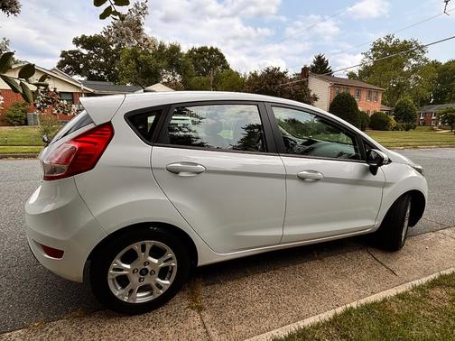 White 2014 Ford Fiesta SE