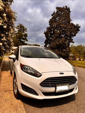 White 2014 Ford Fiesta SE