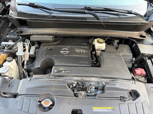 Black 2016 Nissan Pathfinder Platinum