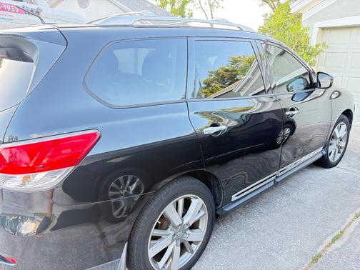 Black 2016 Nissan Pathfinder Platinum
