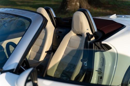 White 2018 FIAT 124 Spider Lusso