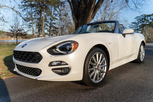 White 2018 FIAT 124 Spider Lusso