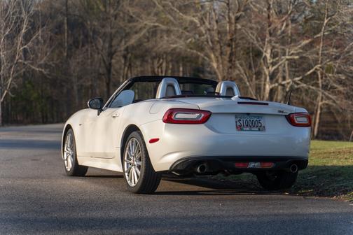 White 2018 FIAT 124 Spider Lusso