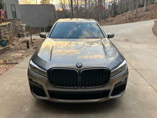 2022 BMW 740 i
