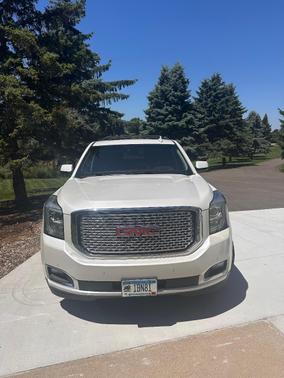 White 2016 GMC Yukon XL Denali