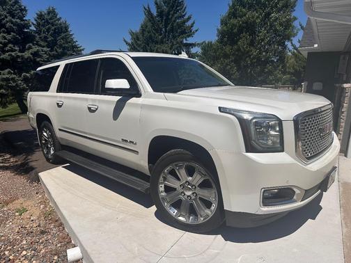 White 2016 GMC Yukon XL Denali