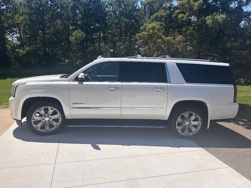 White 2016 GMC Yukon XL Denali
