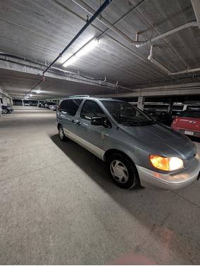 2000 Toyota Sienna XLE
