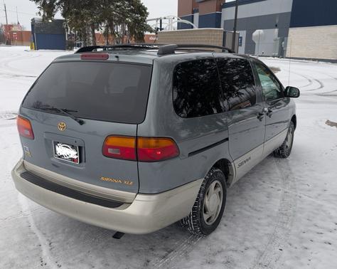 2000 Toyota Sienna XLE