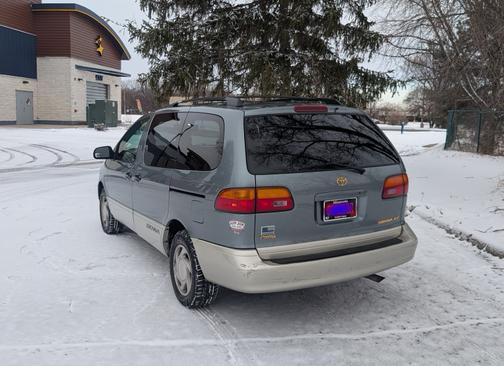 2000 Toyota Sienna XLE