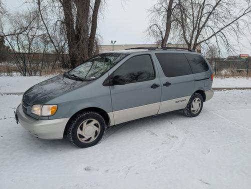 2000 Toyota Sienna XLE