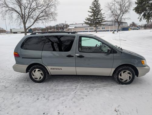 2000 Toyota Sienna XLE