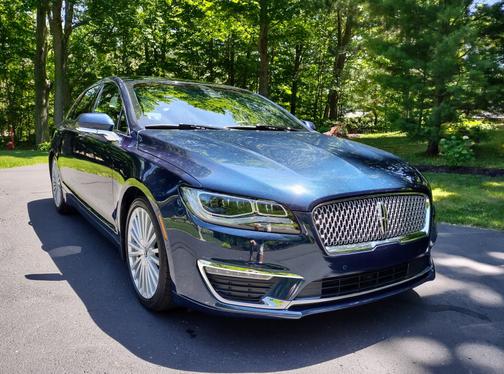 Photo 1 of 17 of 2017 Lincoln MKZ Reserve