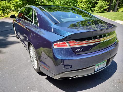 Photo 5 of 17 of 2017 Lincoln MKZ Reserve