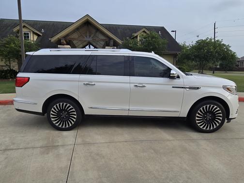 White 2018 Lincoln Navigator L Black Label