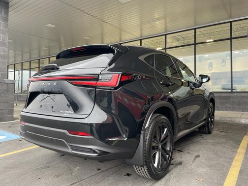 2025 Lexus NX 450h+ Luxury AWD