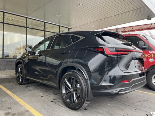 2025 Lexus NX 450h+ Luxury AWD