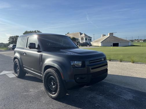 2022 Land Rover Defender V8