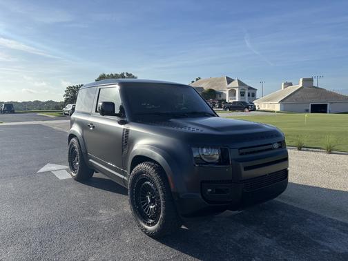 2022 Land Rover Defender V8