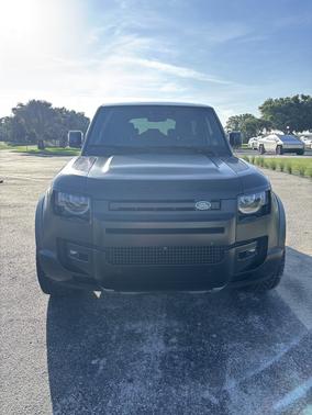 2022 Land Rover Defender V8
