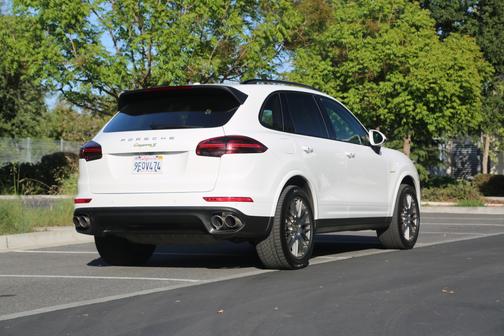 2017 Porsche Cayenne E-Hybrid S Platinum Edition
