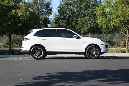 2017 Porsche Cayenne E-Hybrid S Platinum Edition