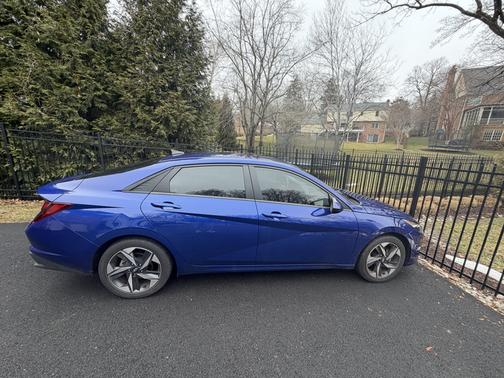 2023 Hyundai ELANTRA SEL