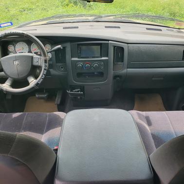 Beige 2004 Dodge Ram 1500 SLT Quad Cab