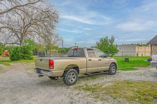 Beige 2004 Dodge Ram 1500 SLT Quad Cab