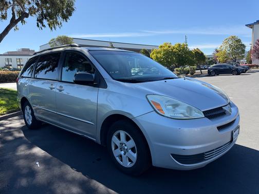 2004 Toyota Sienna LE