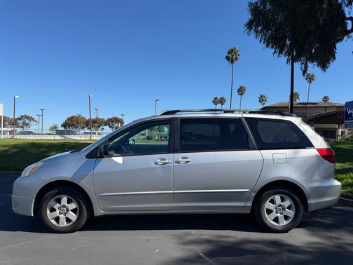 2004 Toyota Sienna LE