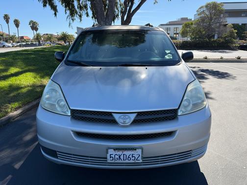 2004 Toyota Sienna LE
